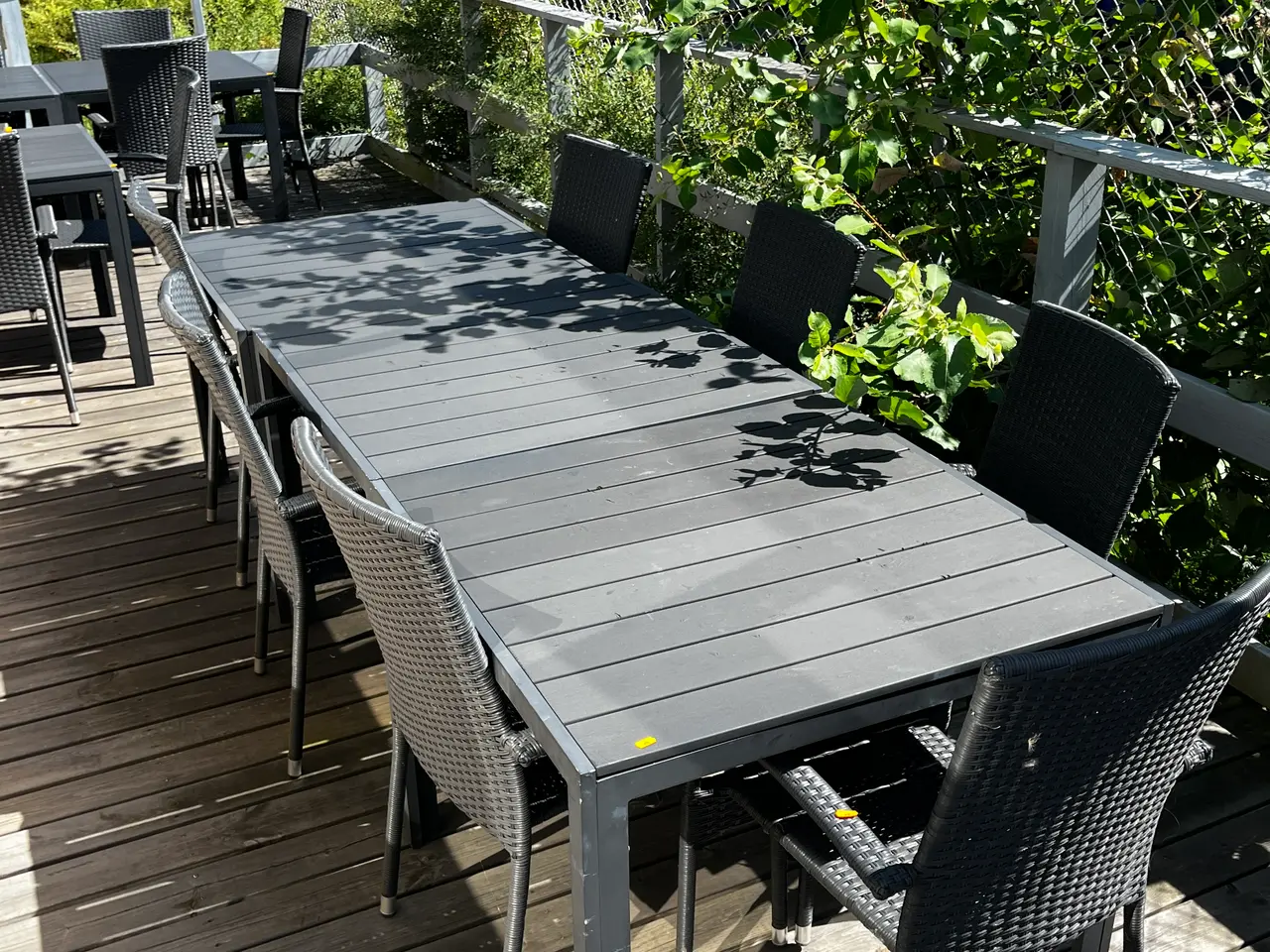 Billede 2 - 3 stk. Haveborde inkl. 7 stole 90X90X74 CM.