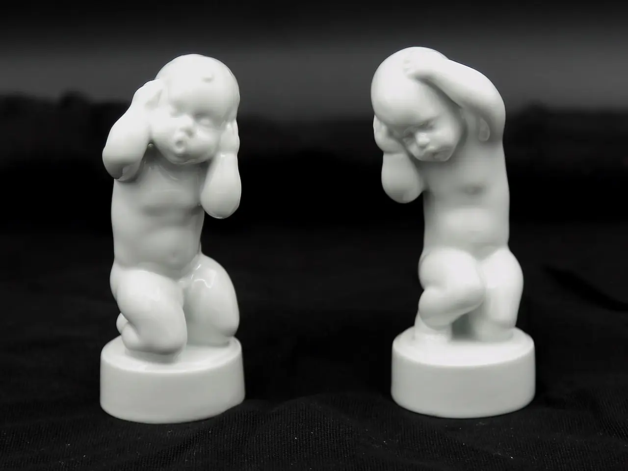 Billede 1 - Bing & Grøndahl 2206 Hovedpine – figurpar 1. sort