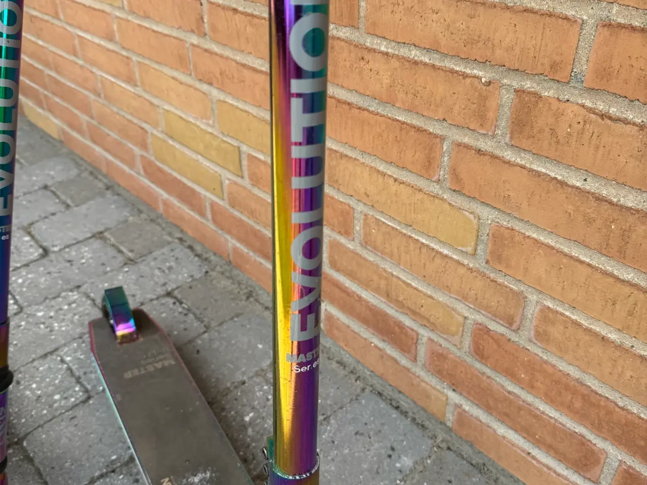 Billede 3 - Super flotte løbehjul mrk. Raven Evelution Master.
