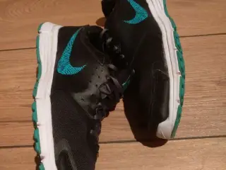 Fritidssko, NIKE.