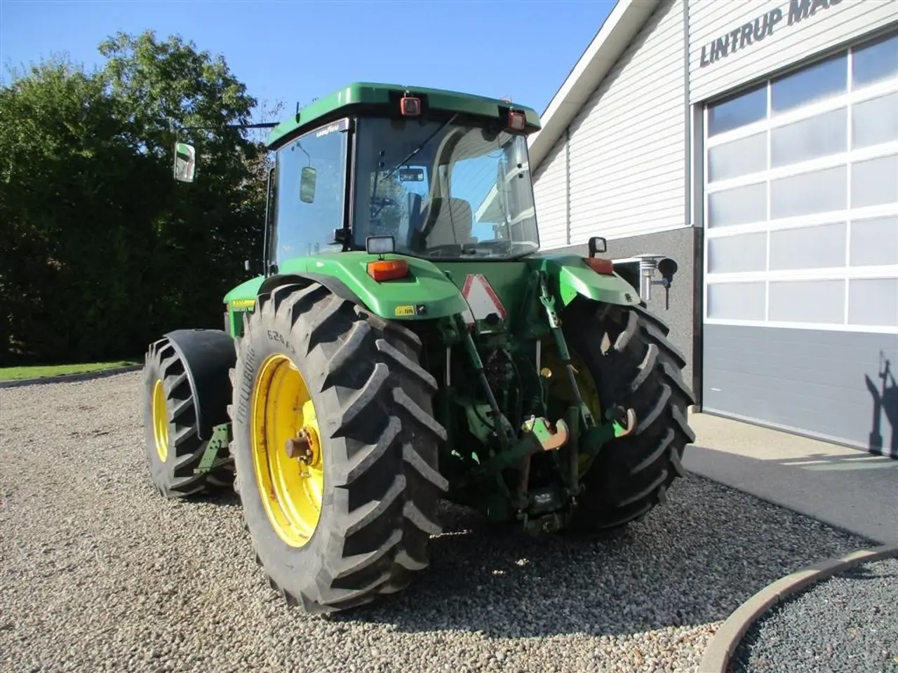 Billede 8 - John Deere 8300 Pæn regulær traktor med rigtig gode dæk på.