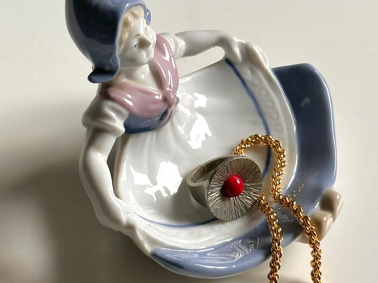 Billede 3 - Porcelænsfigur, 1987