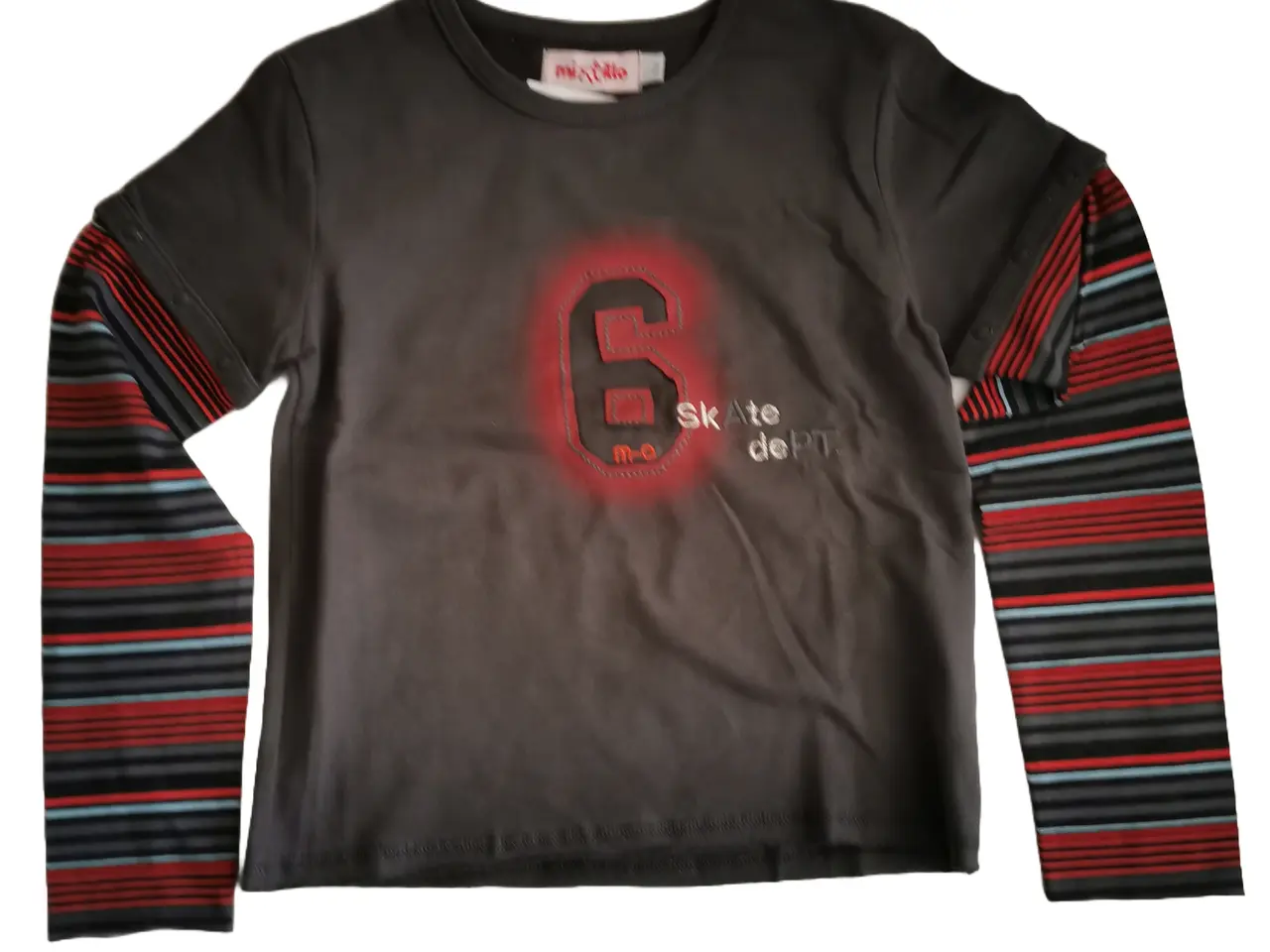 Billede 1 - T-shirt med aftagelige ærmer.