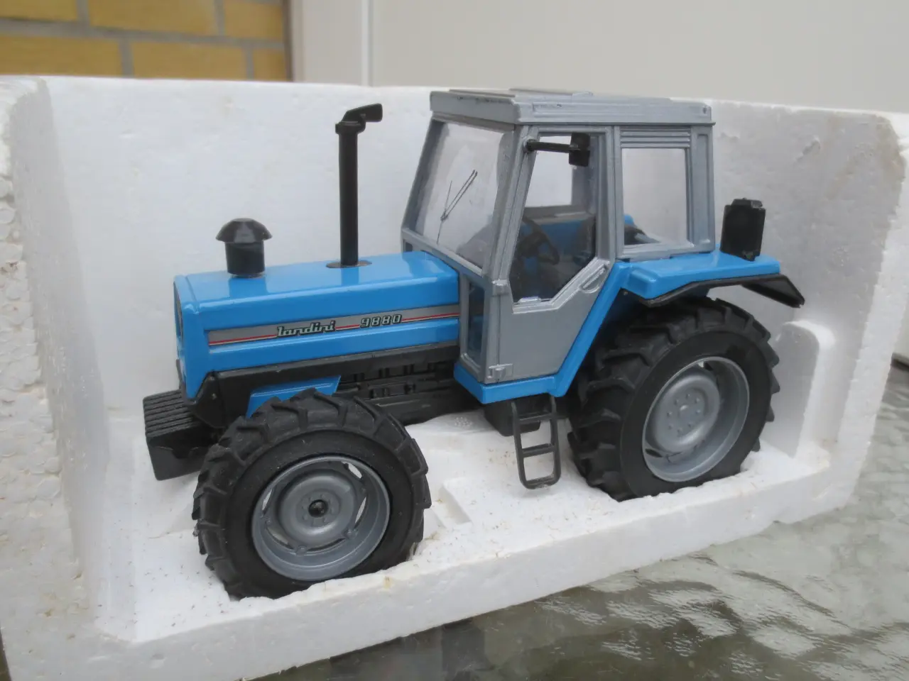 Billede 1 - 2 stk Modeltraktor Landini 9880 - New Holland 