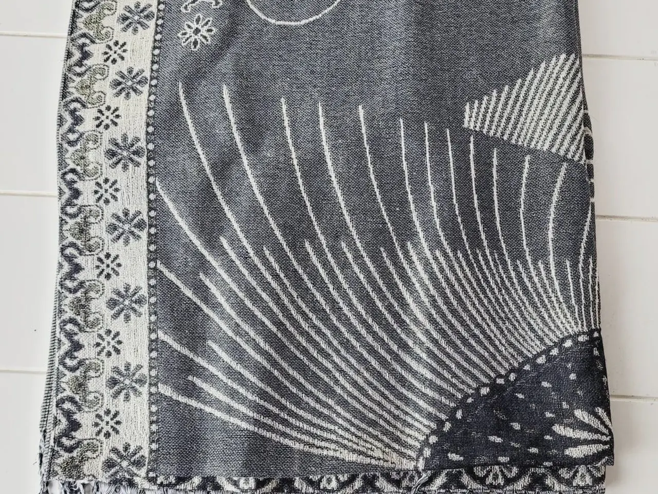 Billede 2 - ⭐️- Elegant og Blødt Pashmina Tørklæde - UBRUGT