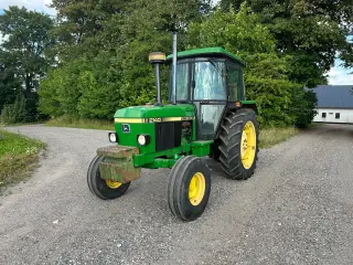 John Deere 2140