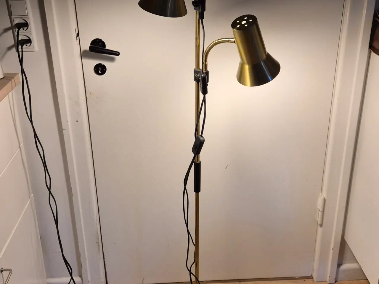 Billede 8 - Flot, unik gulvlampe i messing