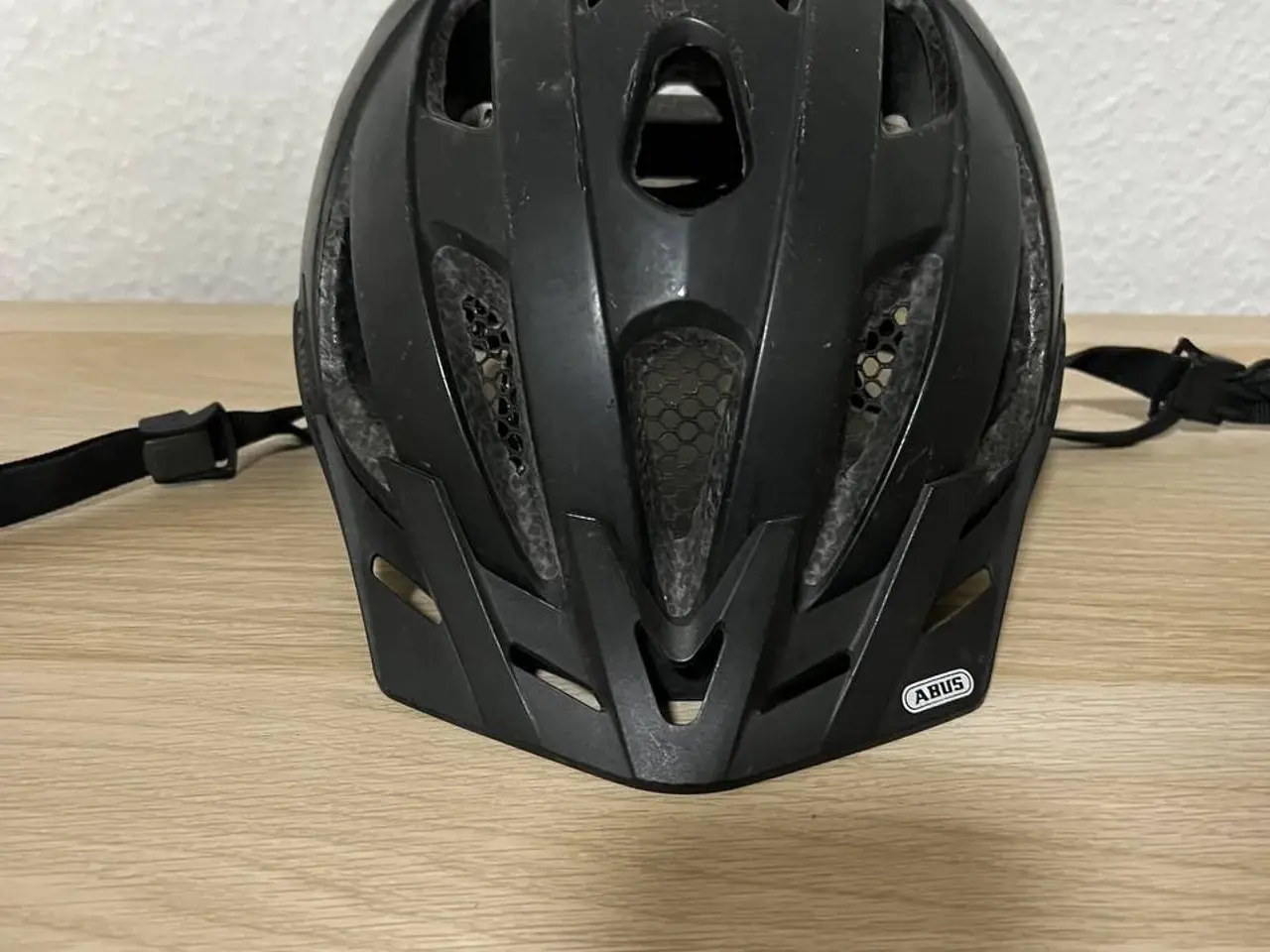 Billede 2 - ABUS cykelhjelm str. 52-58 cm – kun 50 kr!