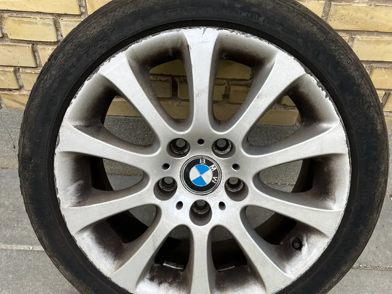 Billede 1 - Fire 17" vinterdæk på originale BMW-fælge sælges