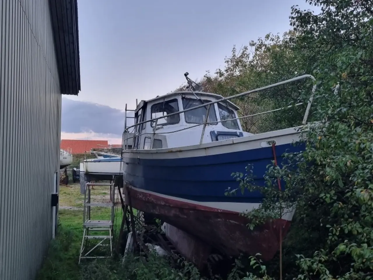 Billede 1 - motor båd med flybridge bortgives
