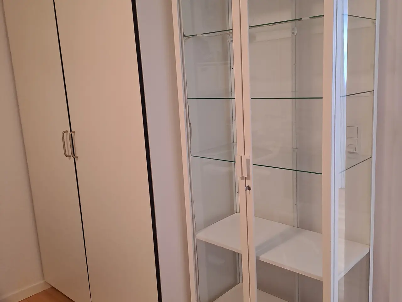 Billede 1 - Vitrineskab Ikea MILSBO , hvid, 73x175 cm