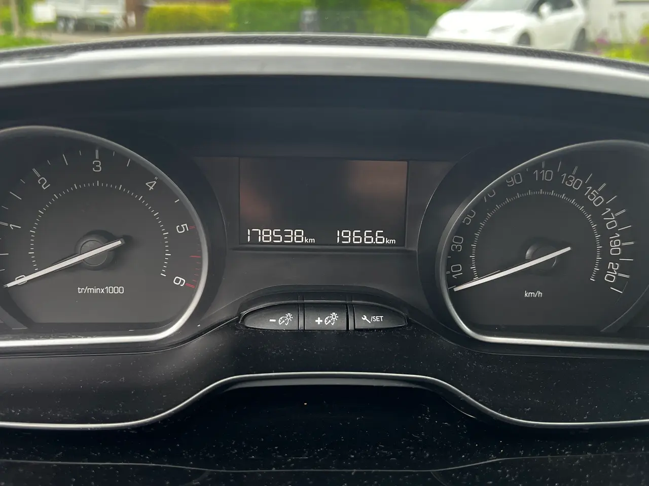Billede 6 - Peugeot 208 Selection sky 1,6 BlueHDi