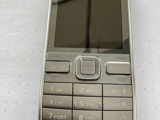 Nokia mobil Model E 52. - 1