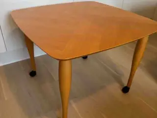 Sofabord i massiv bøg
