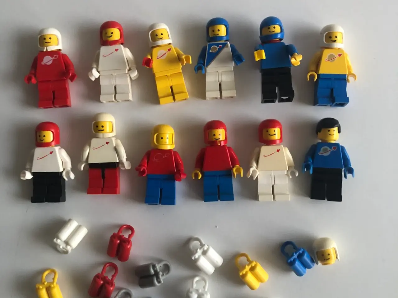 Billede 1 - LEGO 12 Månemænd med tilbehør hjelm og iltflasker