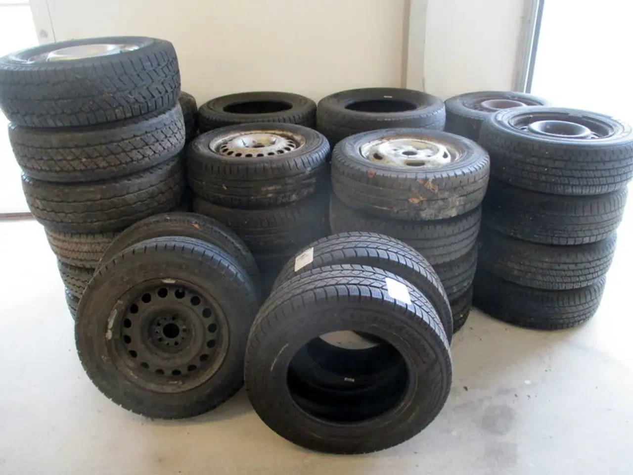 Billede 3 - 133 varevognsdæk/4X4 15"16"17"18" rest/exportsalg
