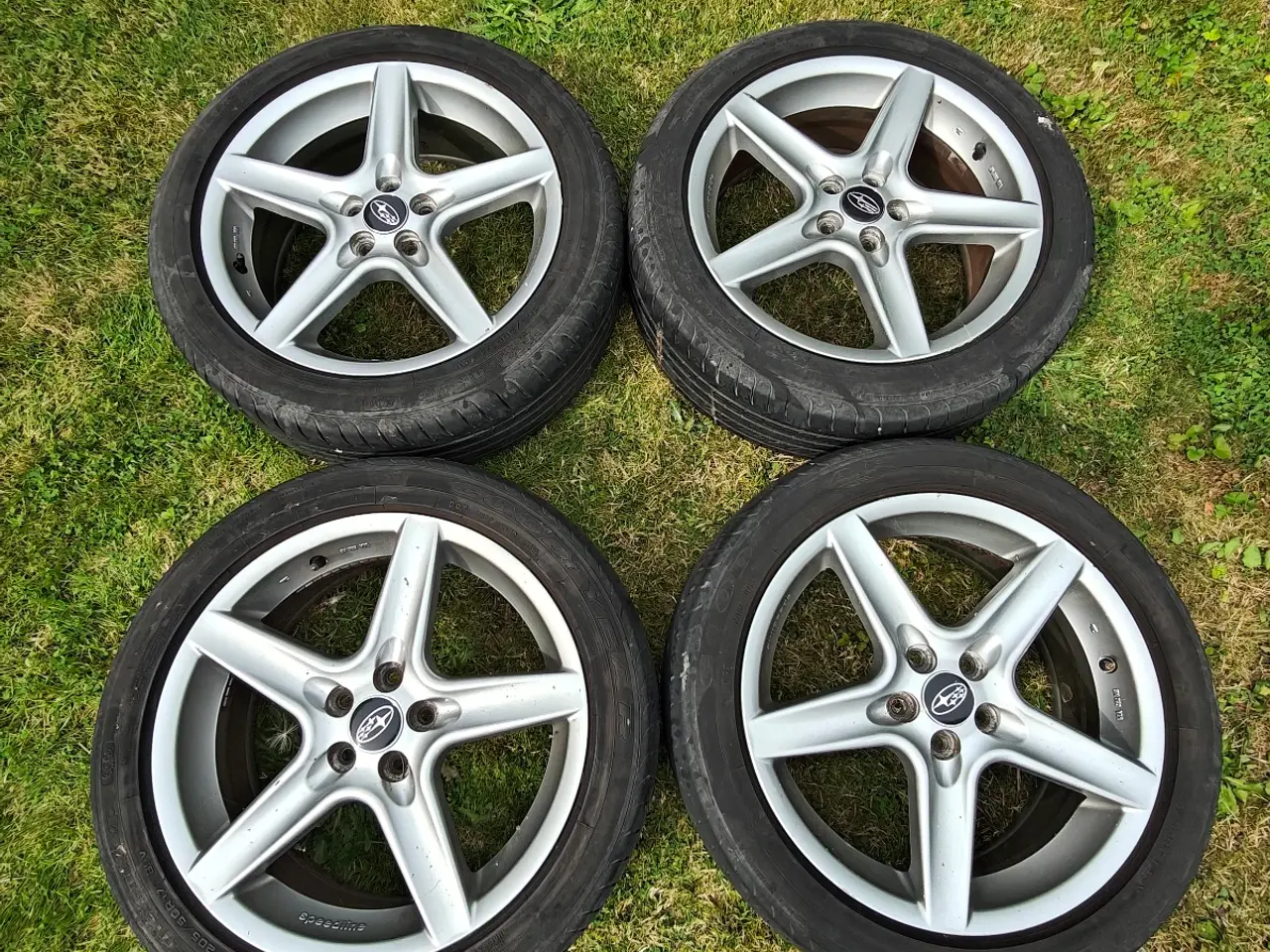 Billede 1 - Alufælge med dæk fra Subaru