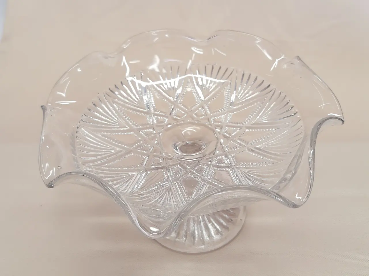 Billede 1 - Smuk vintage kageopsats i presset glas.