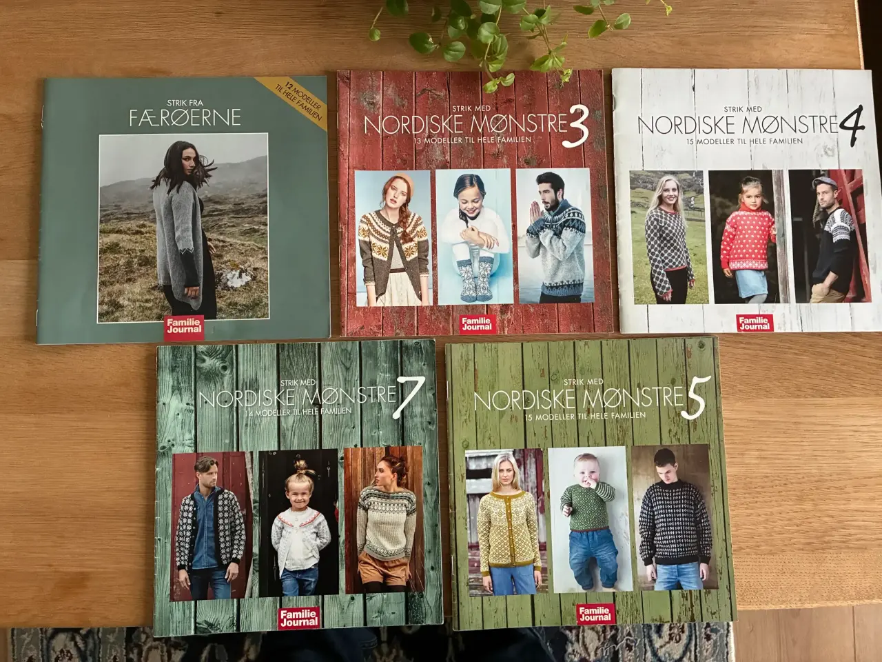 Billede 1 - 5 hæfter med strik fra "Familie Journal"