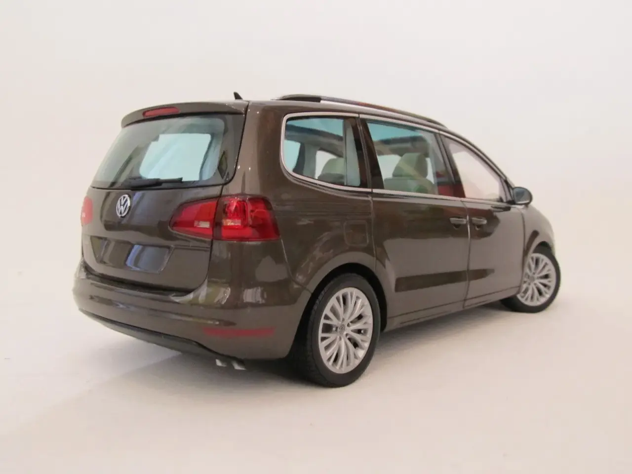 Billede 1 - 2010 VW Sharan TDI 1:18  Limited edition