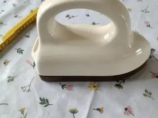 super flot gamle strygejern i porcelæn vildt retro