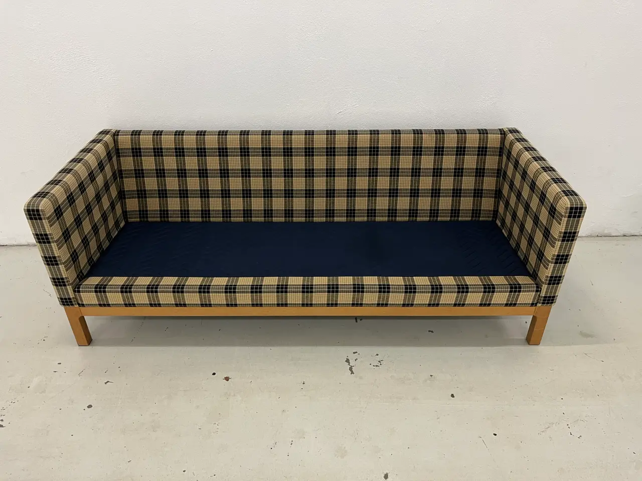 Billede 10 - Børge Mogensen 3 Pers.Sofa i ternet stof, ben i Eg