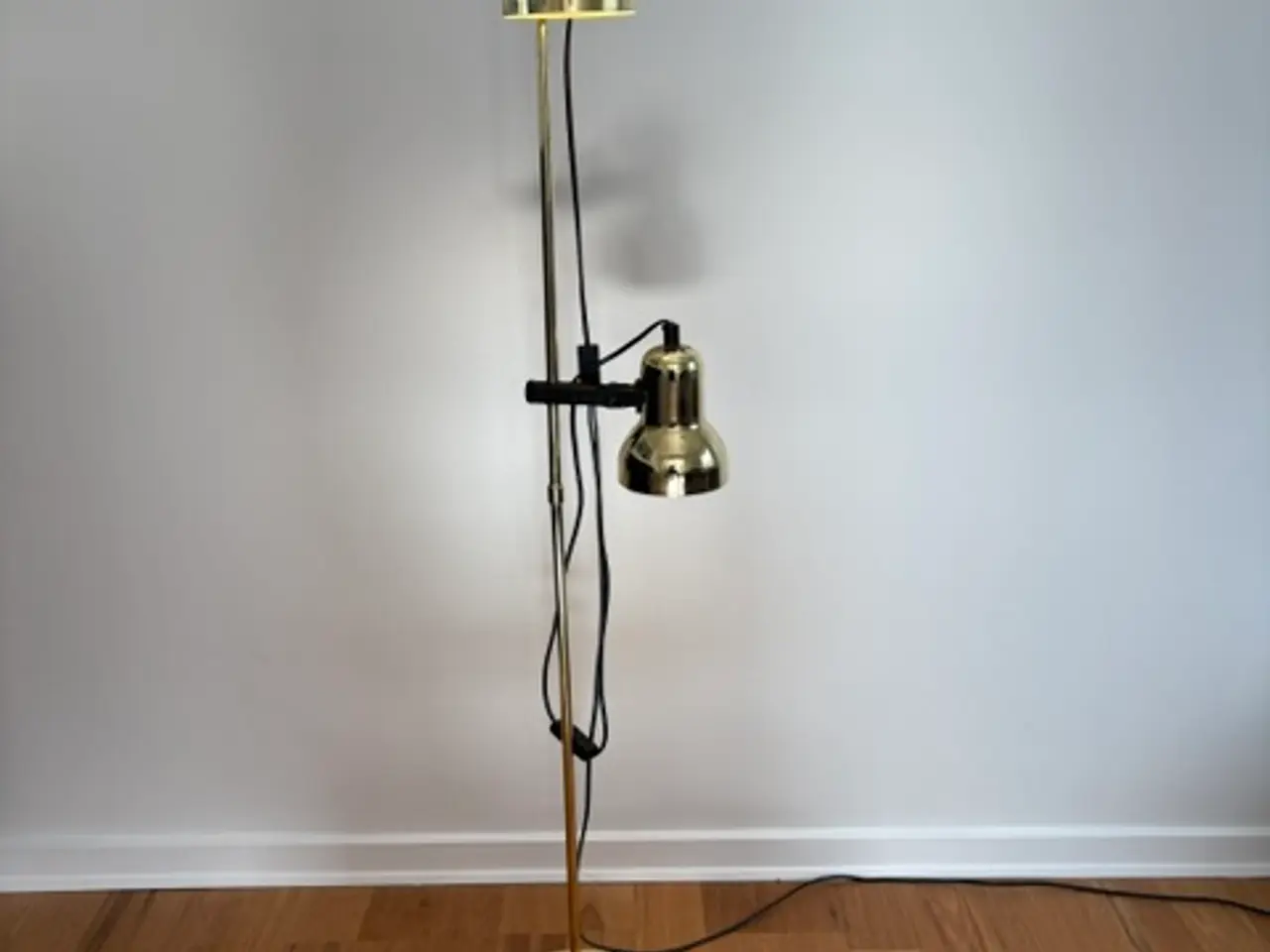 Billede 2 - Gulvlampe med to justerbare skærme