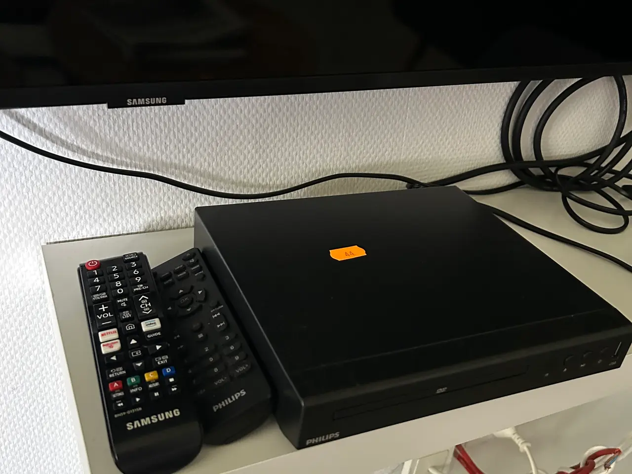 Billede 2 - Stort tv & dvd afspiller samt vægophæng SAMSUNG / PHILIPS