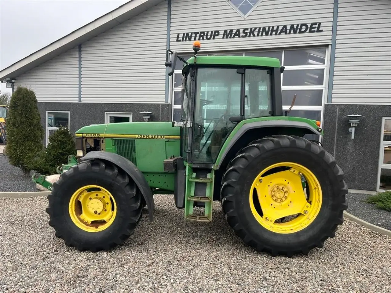 Billede 11 - John Deere 6800 Med frontlift.