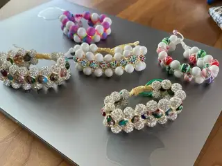 Flotte nye knyttede armbånd