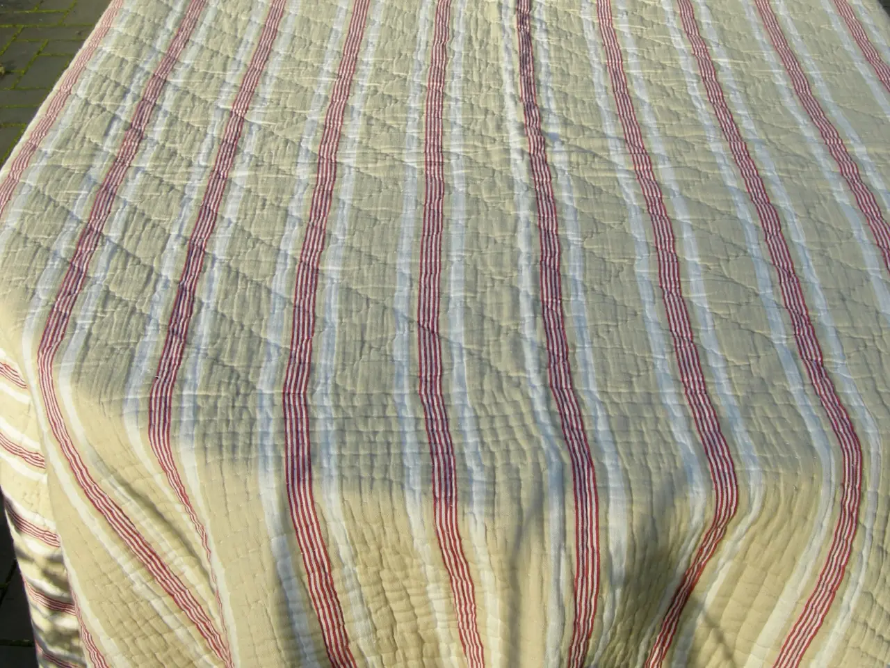 Billede 10 - Sengetæppe 270 x 245 Fransk vintage håndsyet quilt