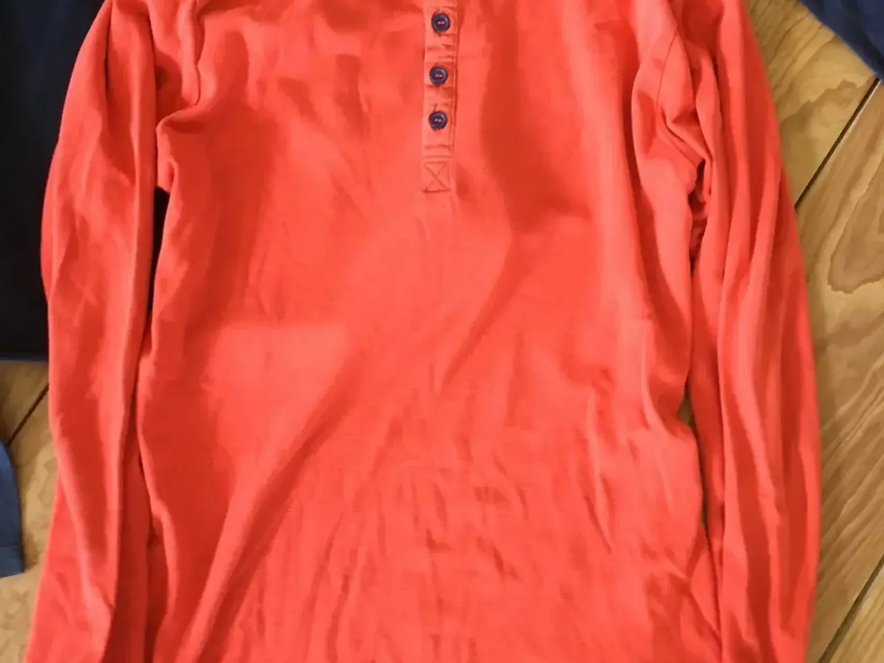 Billede 2 - 5 langærmede + 2 T shirts