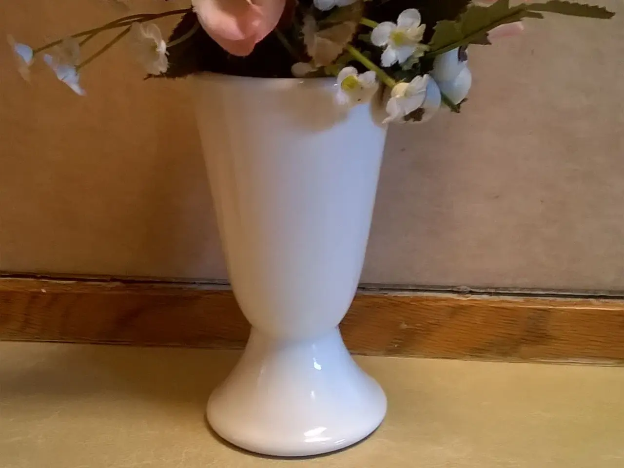 Billede 1 - Vase / fyrfadsstage i hvid porcelæn