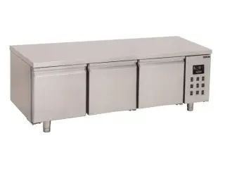 Lavt kølebord med 3 døre – B1600 x D700 x H600 mm