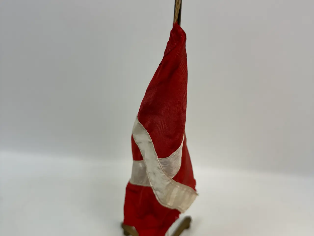 Billede 4 - Ældre messing dannebro / bordflag