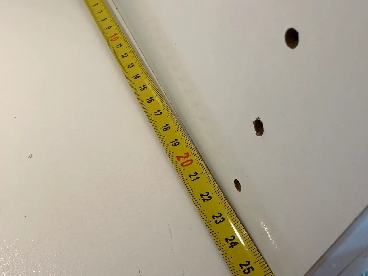 Billede 4 - To køkkenoverskabe med glaslåger og indbygget lys