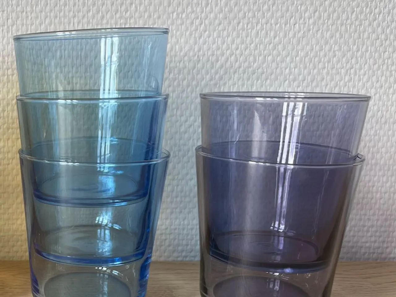 Billede 1 - Blå og lilla drikkeglas = 5 kr./stk.