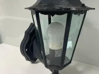 Flot gammel gårdlampe