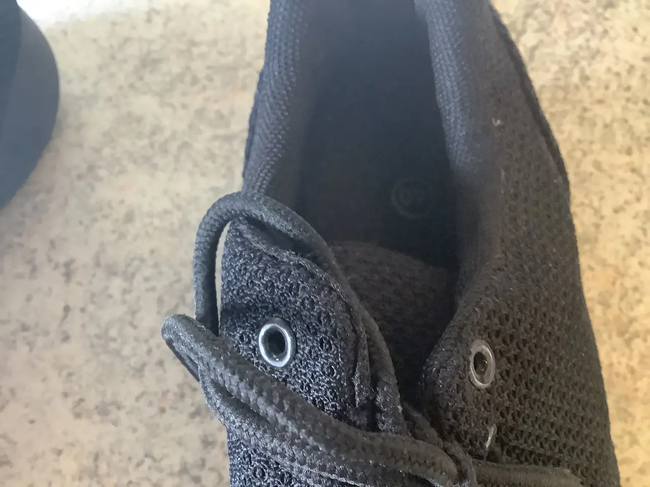 Billede 5 - Helt nye sneakers str. 40. Sålens længde 25,5 cm.