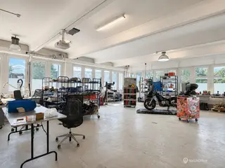 Funktionelt lejemål med en god kombination af kontor. lager og værksted