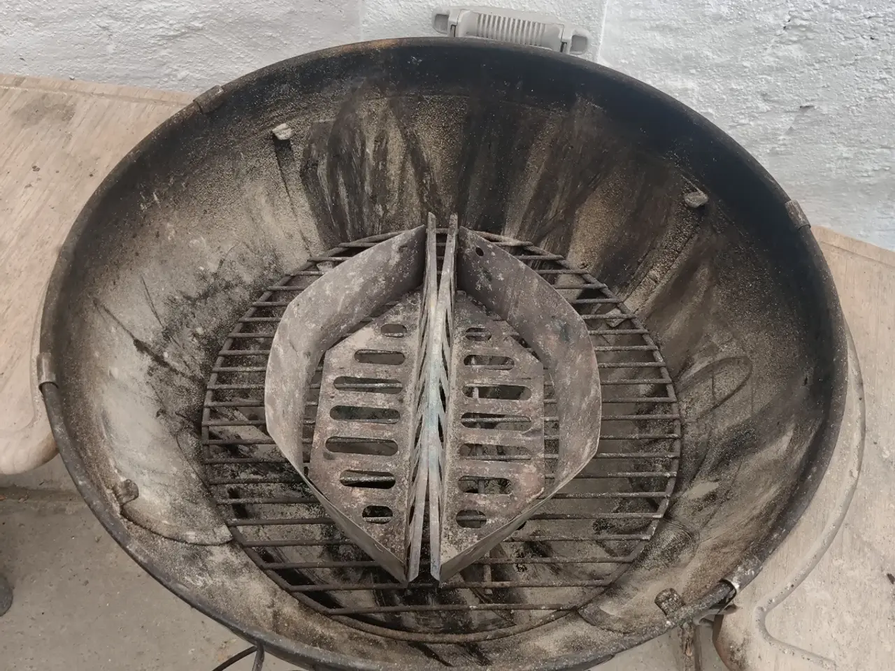 Billede 4 - Weber kuglegrill ø57 med 2 riste og masser af tilb
