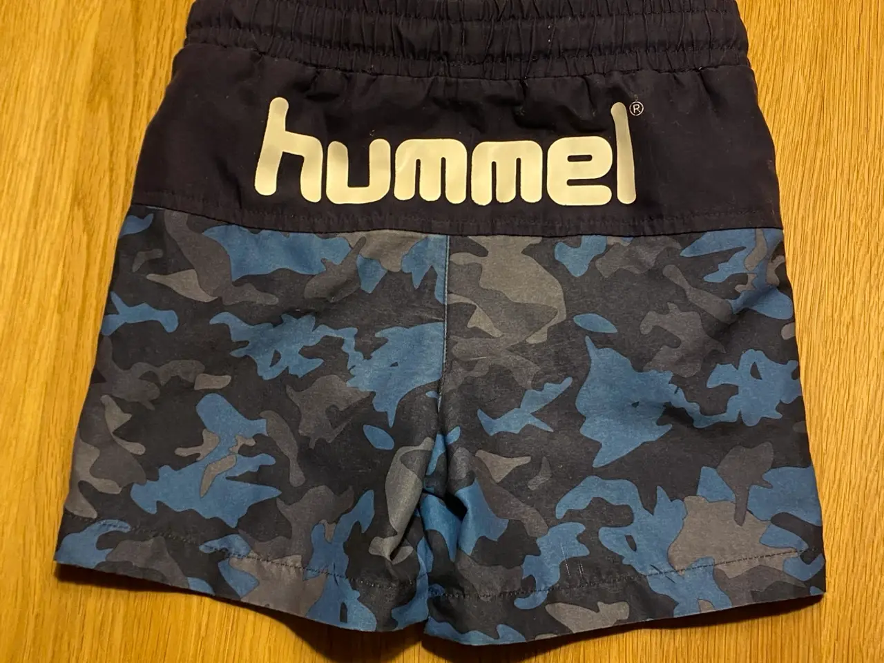 Billede 2 - Hummel badeshorts str. 98