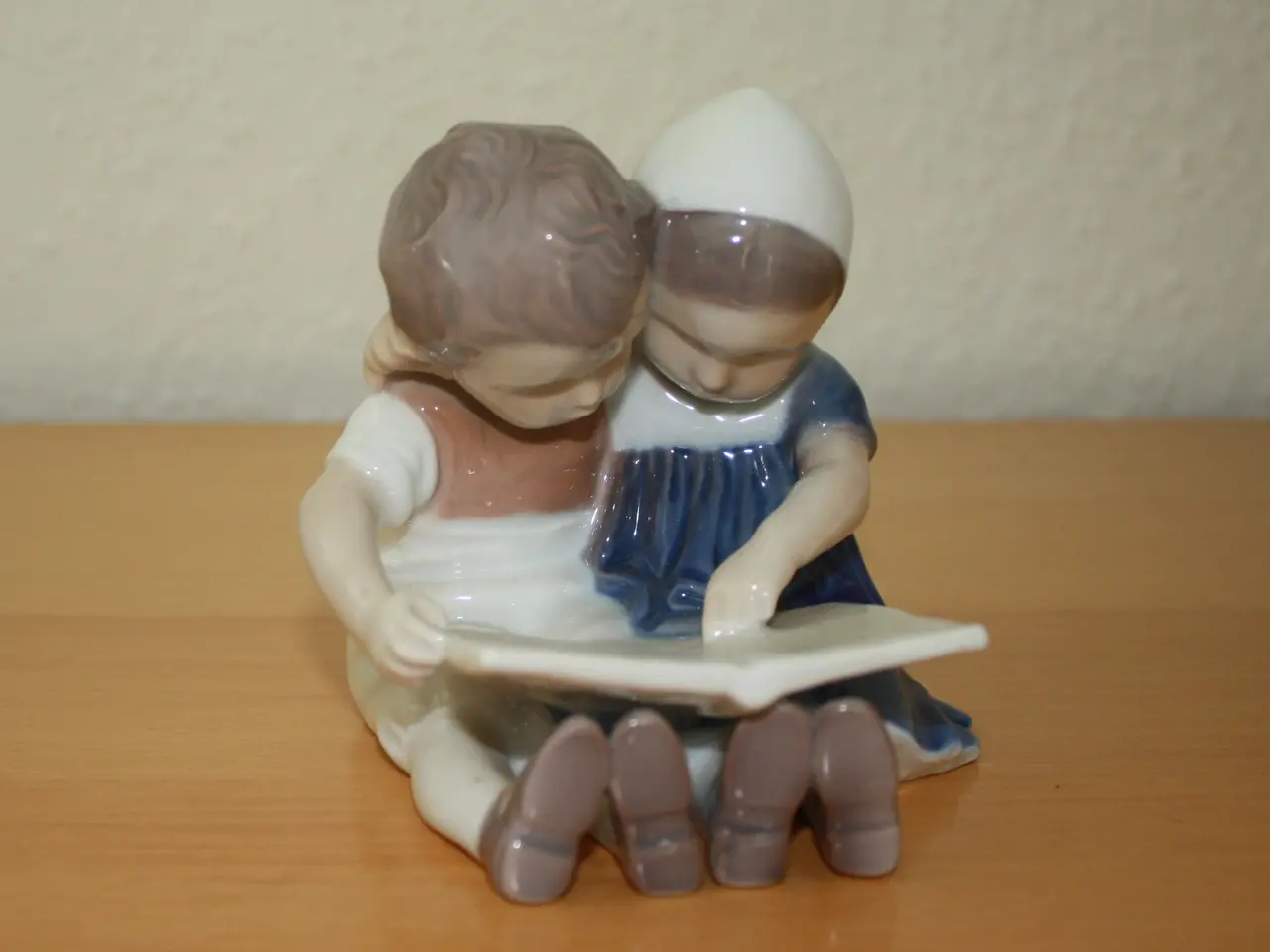 Billede 7 - Læsende børn, figur fra Bing og Grøndahl
