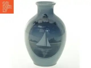 Porcelæns vase med maritimt motiv fra Royal Copenhagen (str. 18 cm)