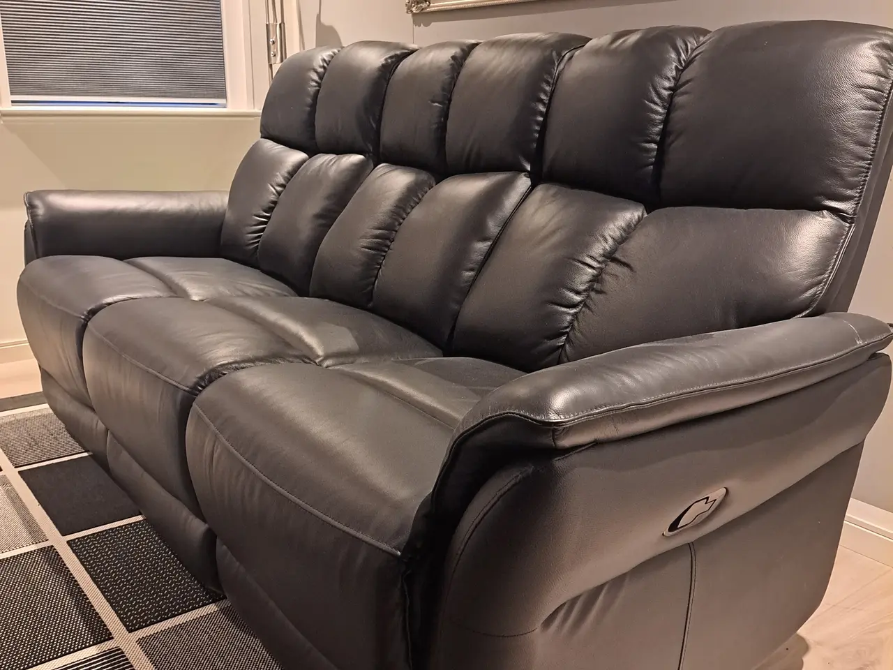 Billede 2 - Sort læder sofa med indbygget fodskammel.