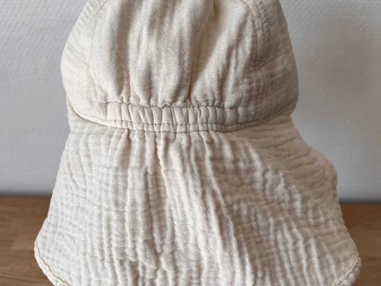 Billede 4 - SOM NY - solhat / sommerhat i str. 74/80