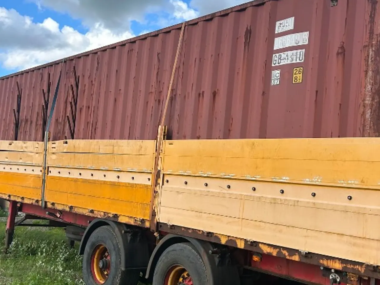 Billede 3 - Pacton Åben trailer med lift + 40 fod container med indhold