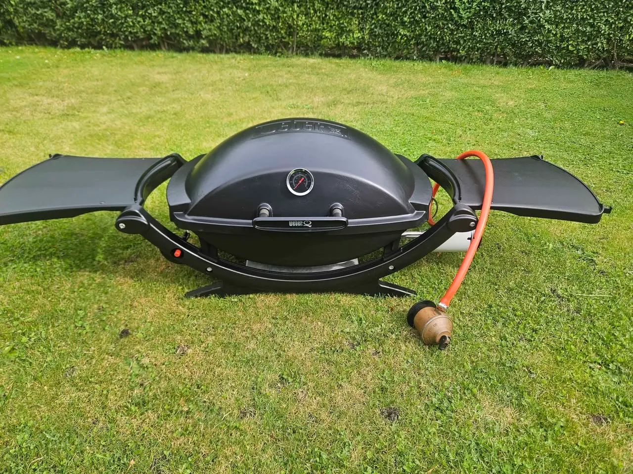 Billede 1 - Weber gasgrillQ200 , ny termometer, med sideborde
