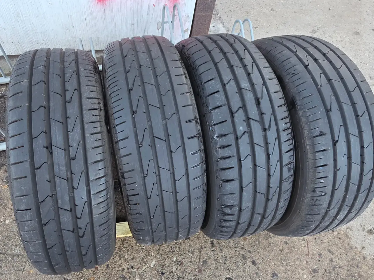 Billede 3 - Hankook sommerdæk 185/65 R15 , ca. 80% mønster