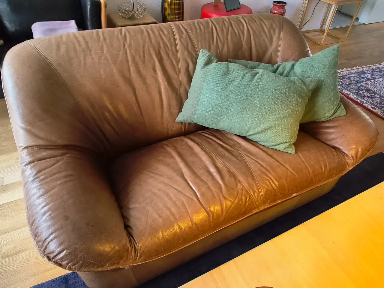 Billede 2 - 2 stk. topersoners sofa. Naturlæder. Bud modtages